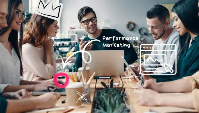 Sechs Personen sitzen um einen Tisch in einem Büro und diskutieren, wobei digitale Illustrationen und die Worte 