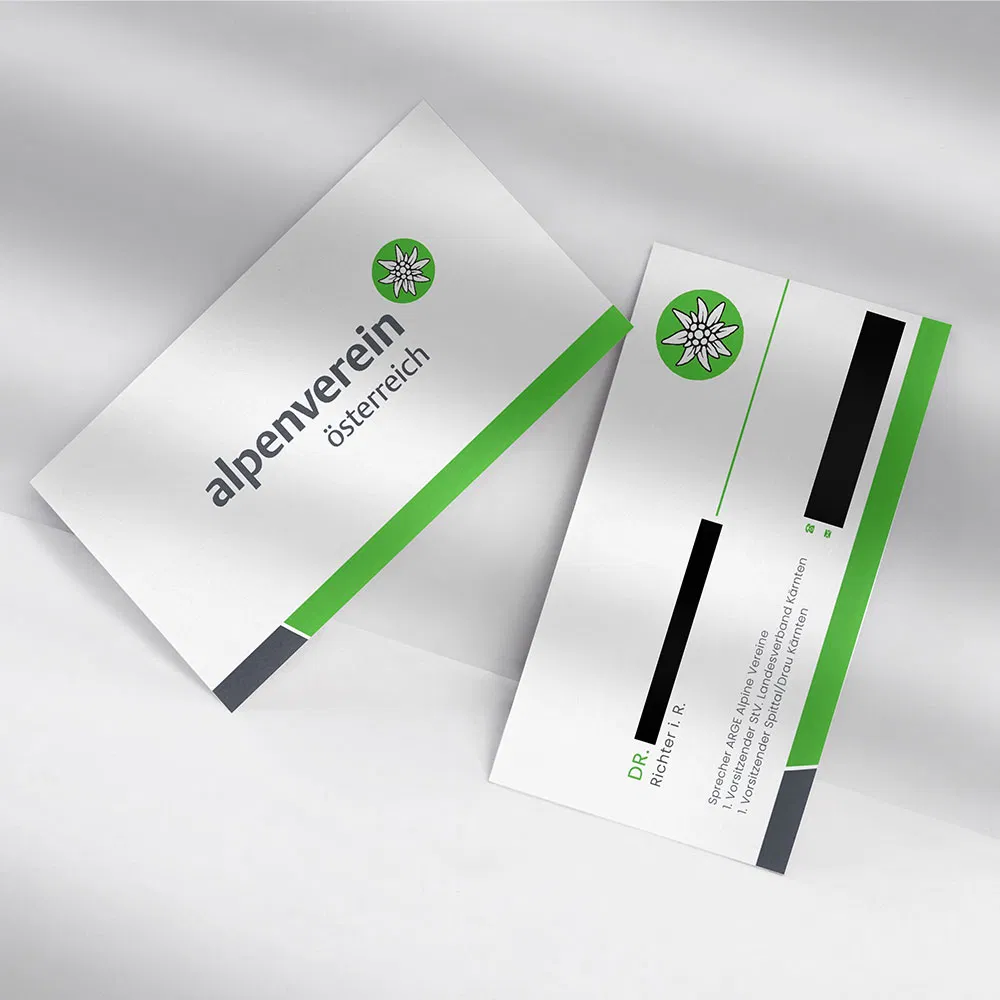 Eine Visitenkarte mit grünen und weißen Streifen.