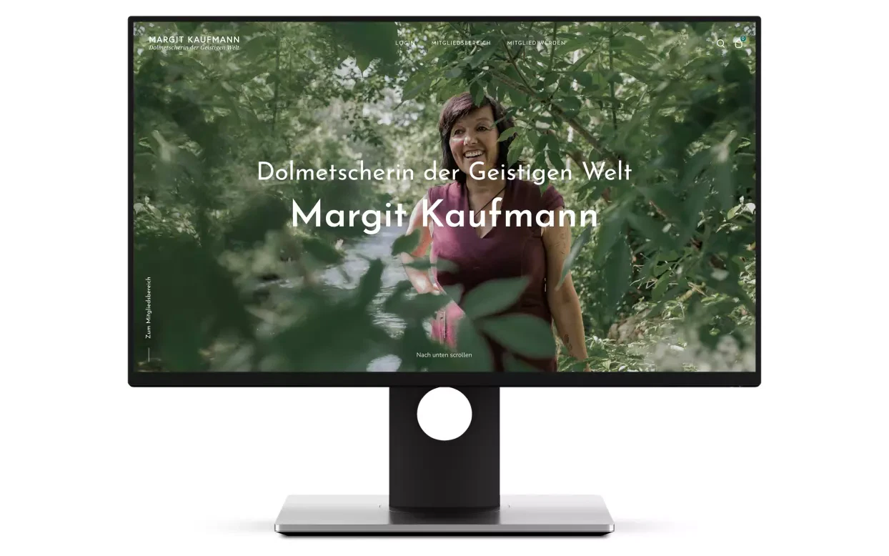 Ein Monitor mit der Anzeige „Margit Kaufmann“ im Mitgliederbereich.
