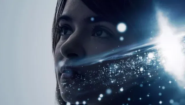 Das Gesicht einer Frau mit einem Stern im Hintergrund.