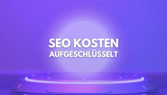 Der Text in deutscher Sprache auf violettem Hintergrund lautet „SEO KOSTEN AUFGESCHLÜSSELT“ über einer kreisförmigen Plattform und unterstreicht die Klarheit von SEO Preisen und Suchmaschinenoptimierung.