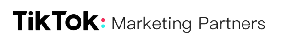 TikTok Marketing Partners-Logo mit „TikTok“ in fetten schwarzen Buchstaben und „Marketing Partners“ in normaler schwarzer Schrift auf der rechten Seite.