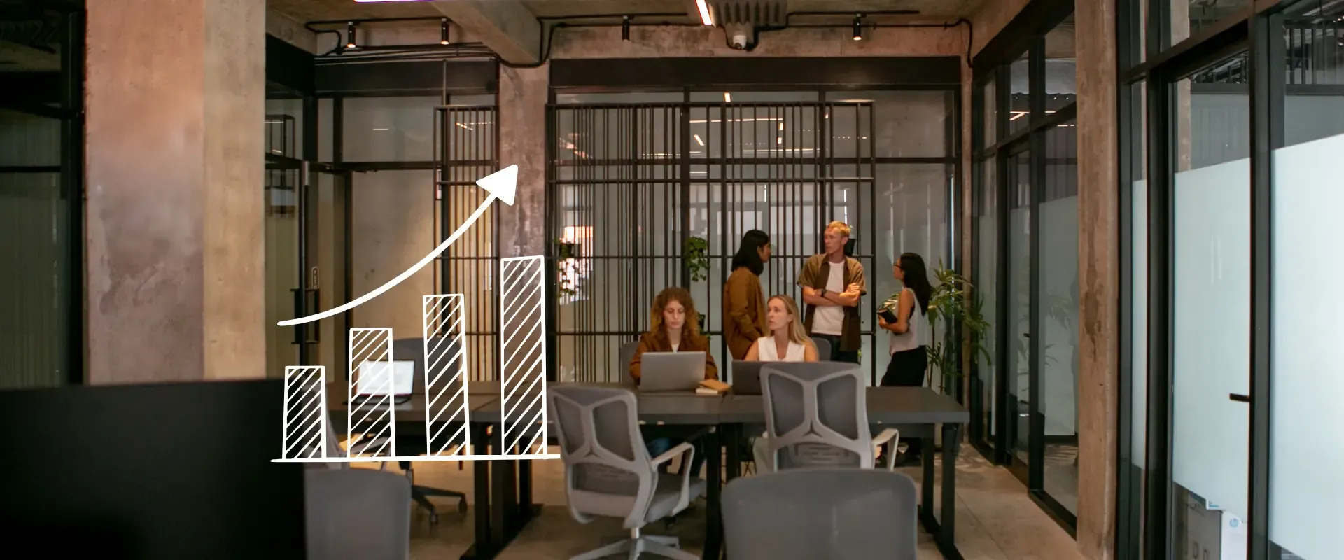 Modernes Büro mit Menschen, die zusammenarbeiten, mit einem überlagerten Balkendiagramm, das einen Aufwärtstrend aufweist - perfekt, um Growth Marketing oder Marketing für Gründer zu illustrieren und den Geschäftserfolg hervorzuheben.