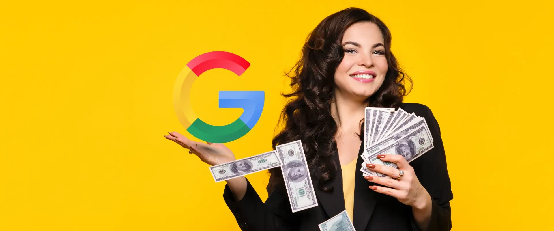 Frau, die einen Fächer mit Dollarscheinen hält und in Richtung eines großen Google-Logos auf gelbem Hintergrund gestikuliert, das Google Ads Kosten hervorhebt.